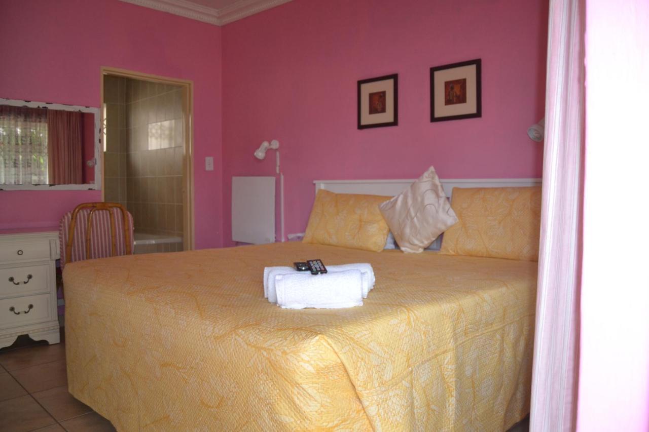 Kamogelo Guest House ピラネスバーグ エクステリア 写真