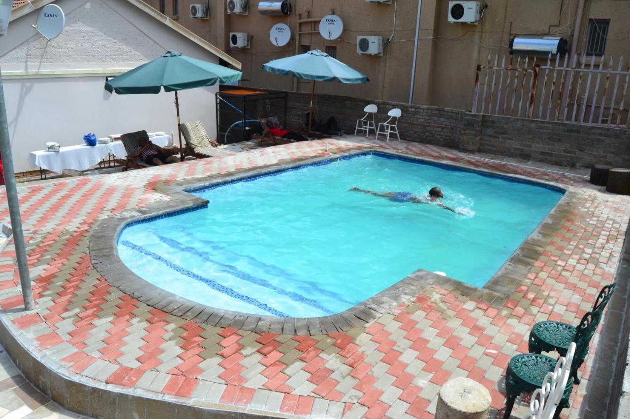 Kamogelo Guest House ピラネスバーグ エクステリア 写真