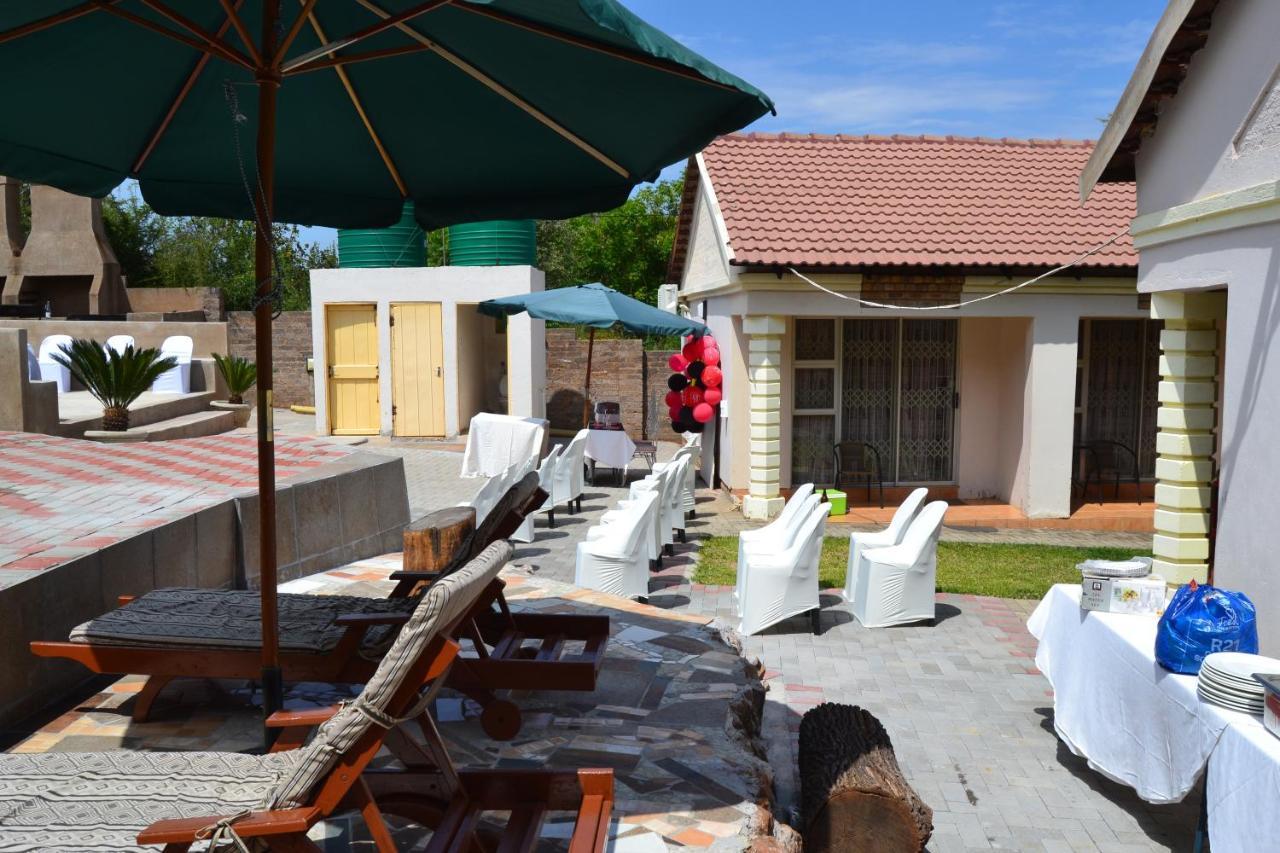 Kamogelo Guest House ピラネスバーグ エクステリア 写真