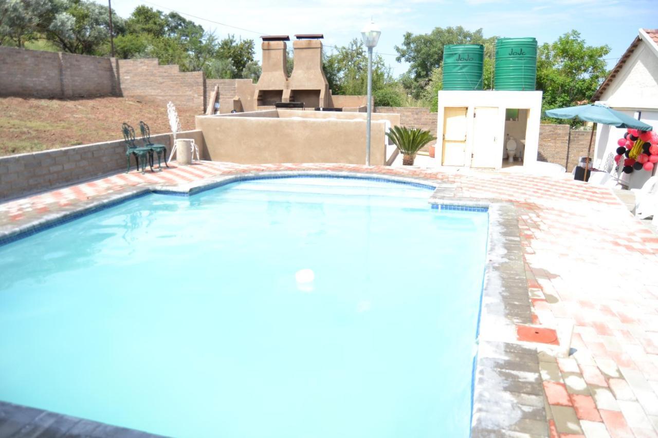 Kamogelo Guest House ピラネスバーグ エクステリア 写真