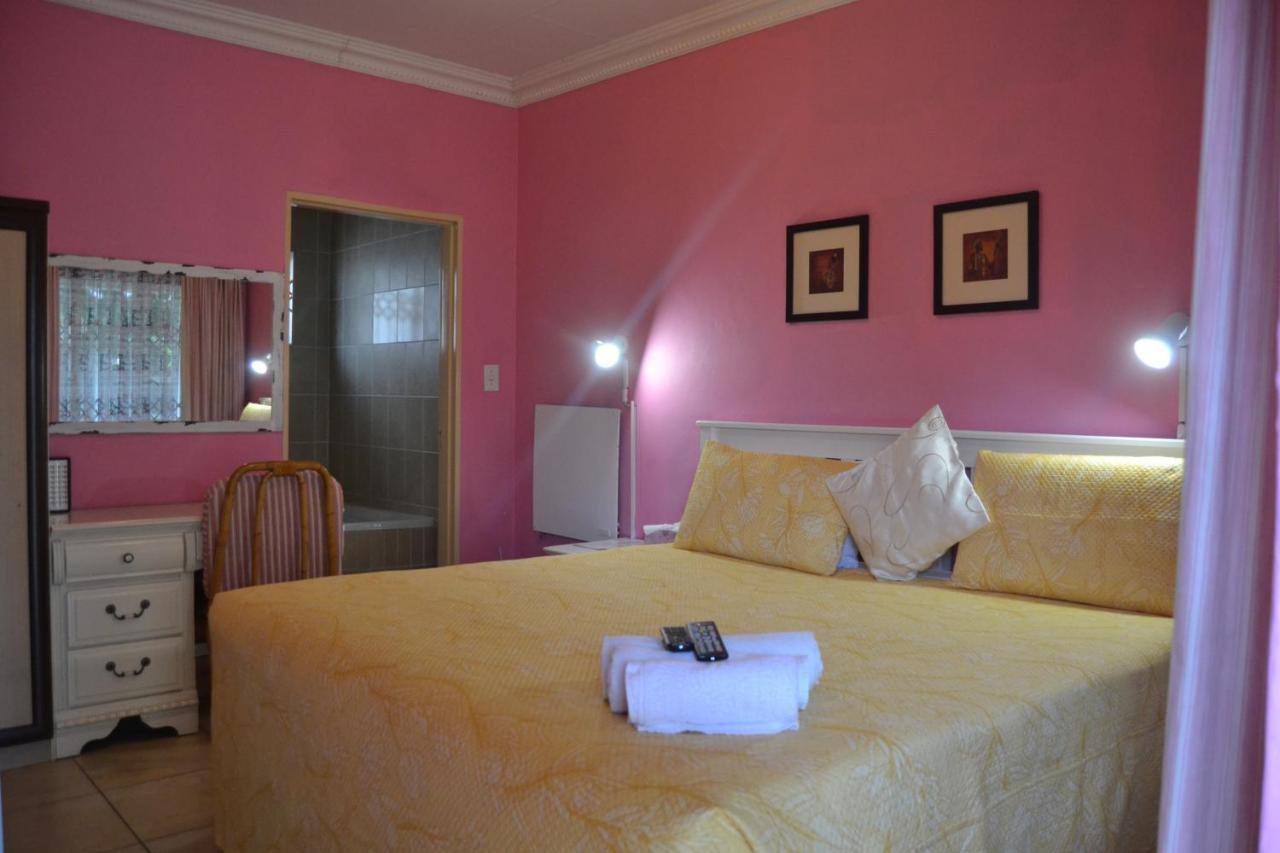 Kamogelo Guest House ピラネスバーグ エクステリア 写真