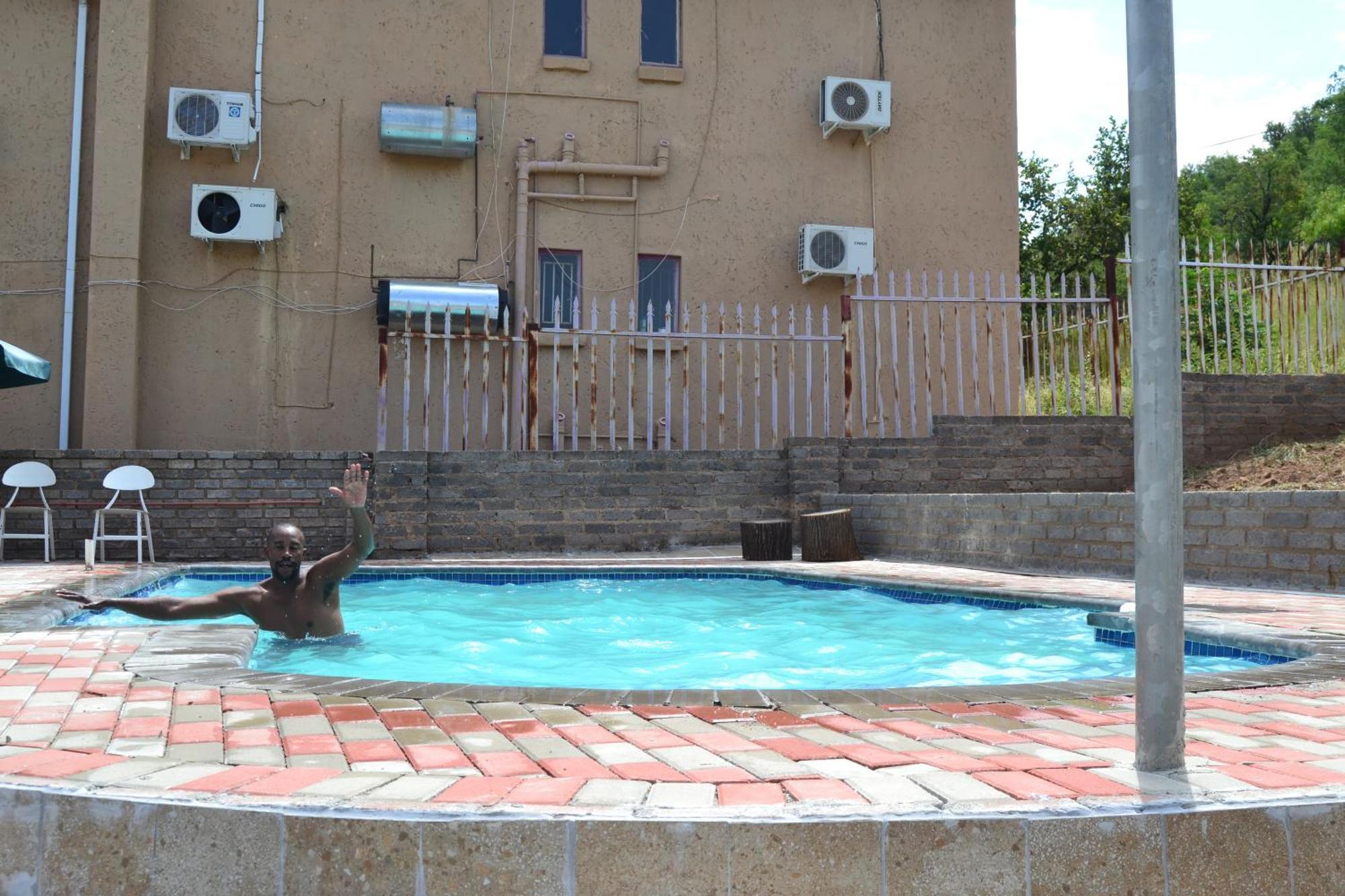 Kamogelo Guest House ピラネスバーグ エクステリア 写真