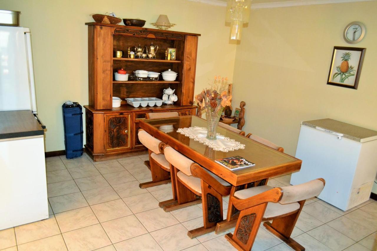 Kamogelo Guest House ピラネスバーグ エクステリア 写真