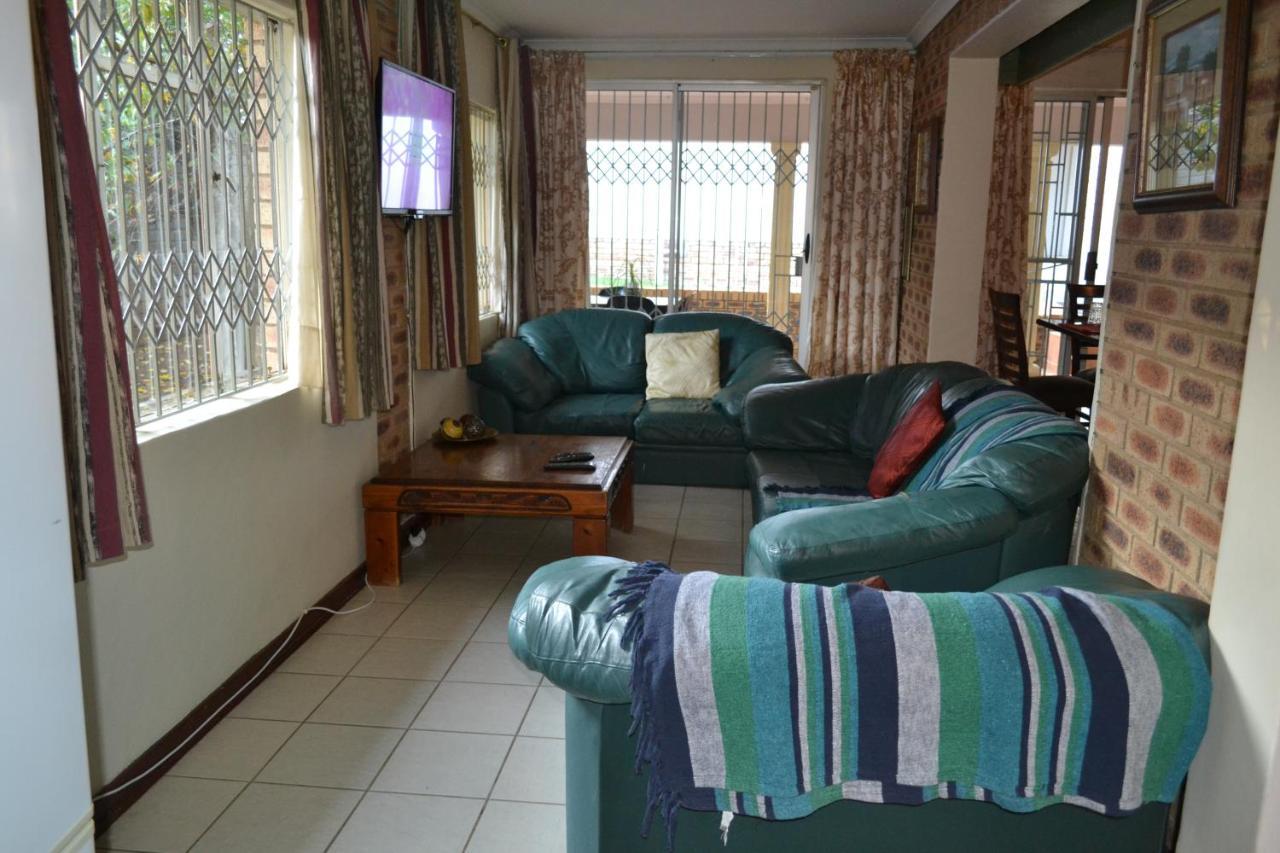 Kamogelo Guest House ピラネスバーグ エクステリア 写真