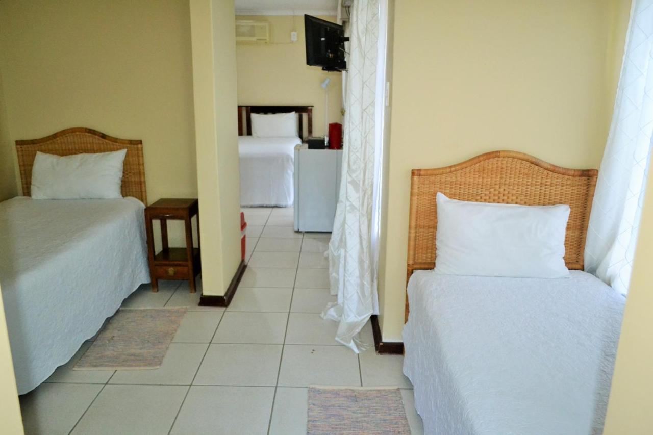 Kamogelo Guest House ピラネスバーグ エクステリア 写真