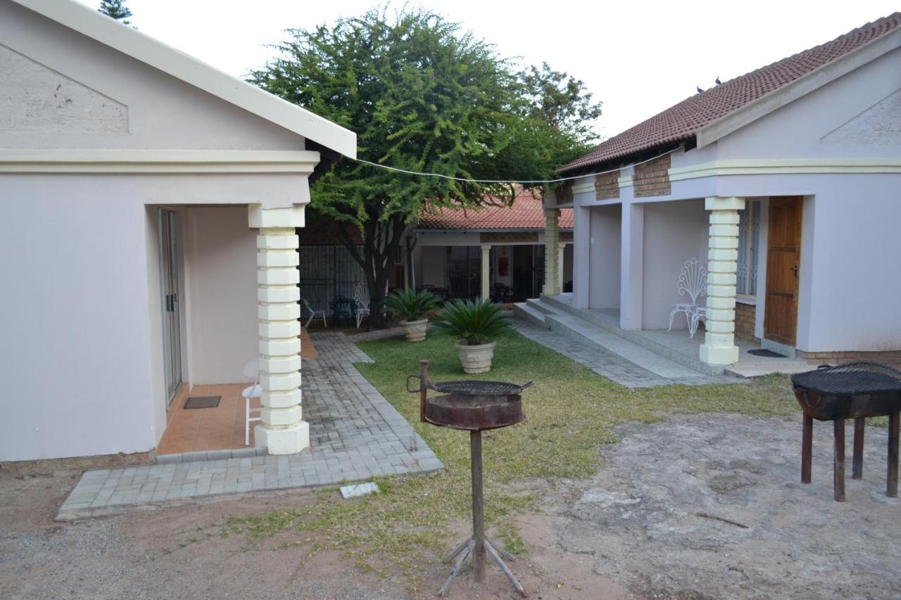 Kamogelo Guest House ピラネスバーグ エクステリア 写真