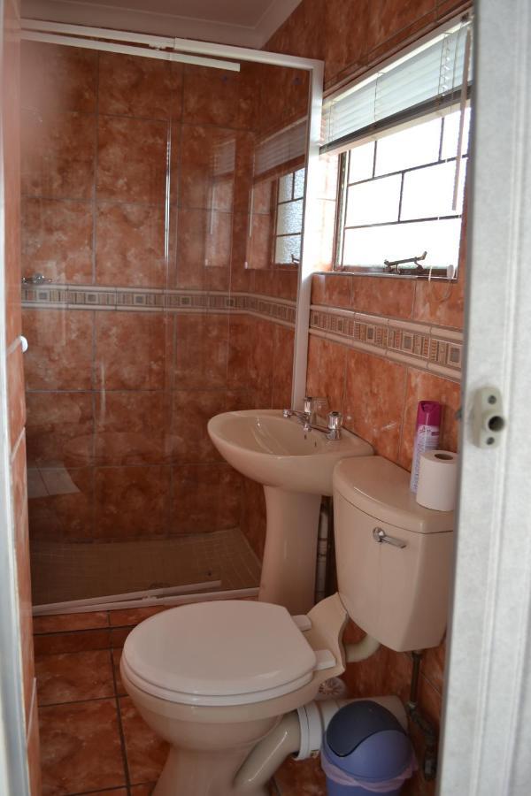 Kamogelo Guest House ピラネスバーグ エクステリア 写真