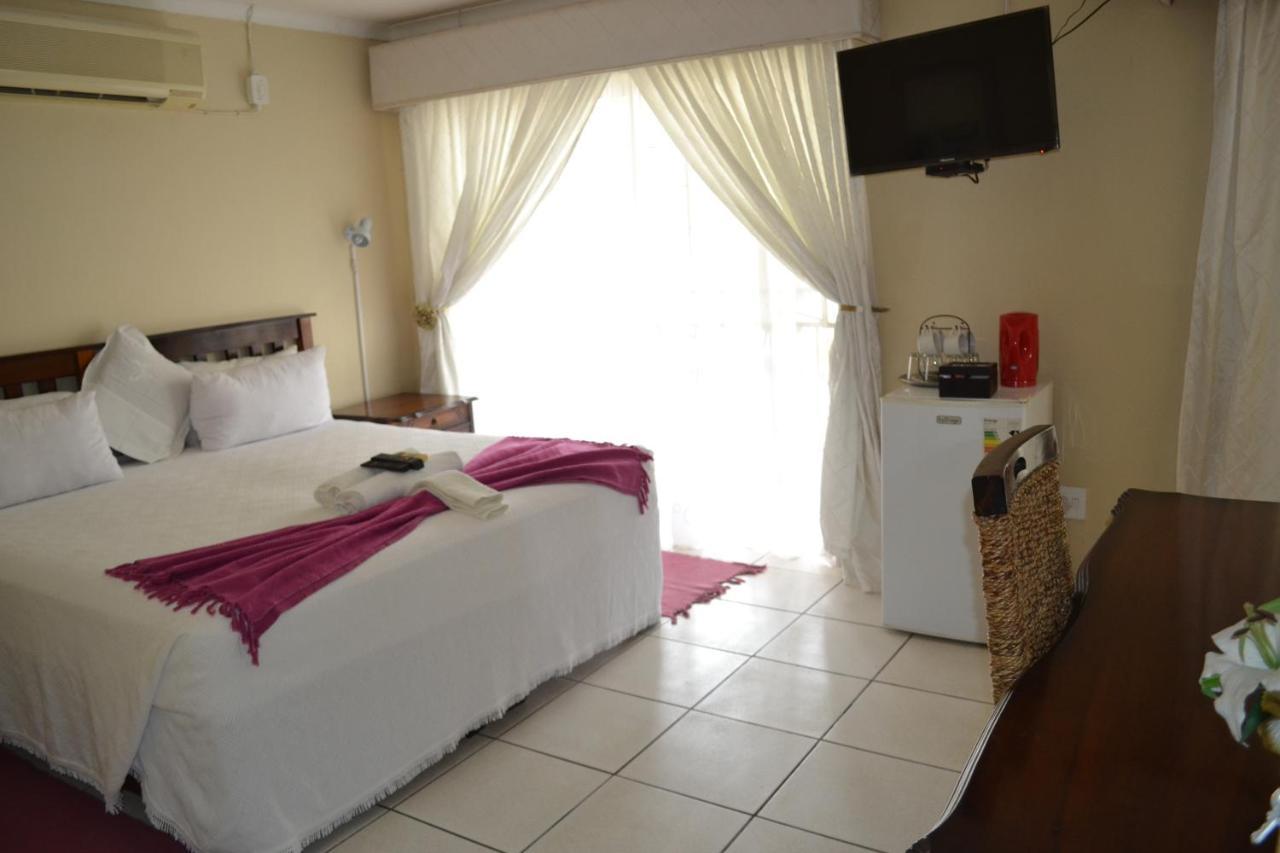 Kamogelo Guest House ピラネスバーグ エクステリア 写真