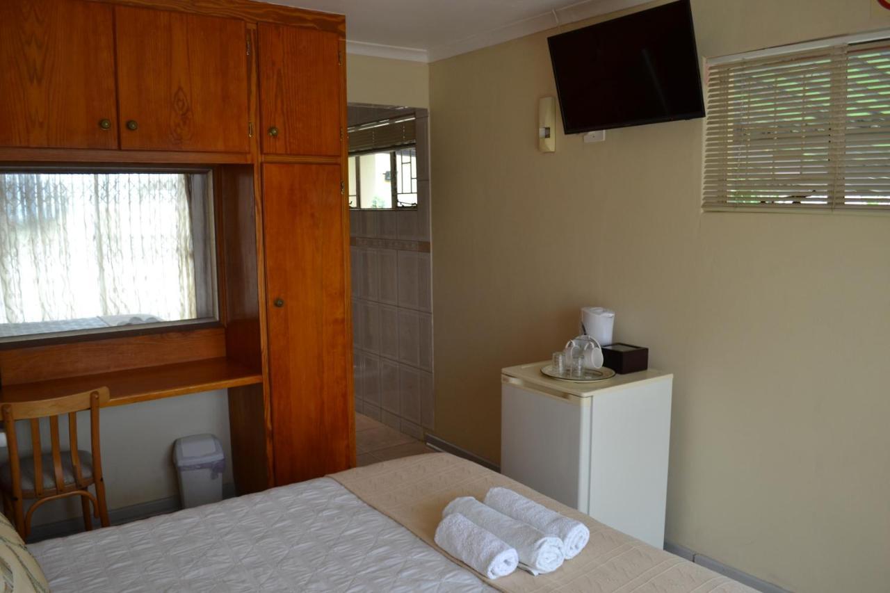 Kamogelo Guest House ピラネスバーグ エクステリア 写真